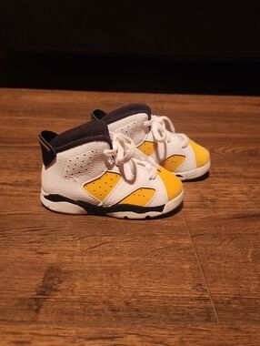 Jordan 6 Retro Kids White and Yellow Basketball Sneakers